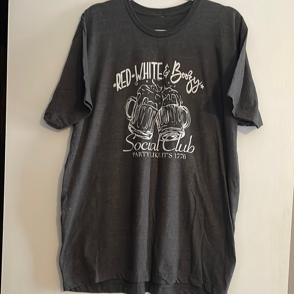XXL- t-shirt- “Red White & Boozy” on charcoal grey t-shirt